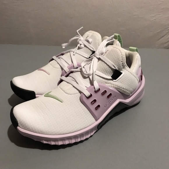 nike training metcon 2 sneakers in white and lilac